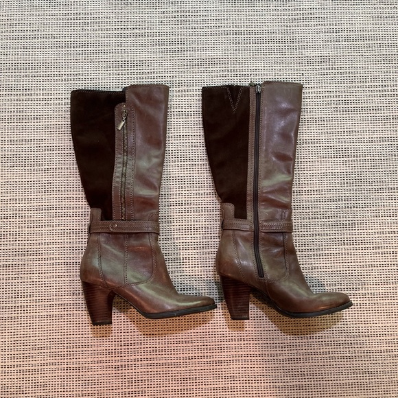 Clarks Brown Leather & Suede Knee High Boots Sz 8Block Heel Zip Riding Style